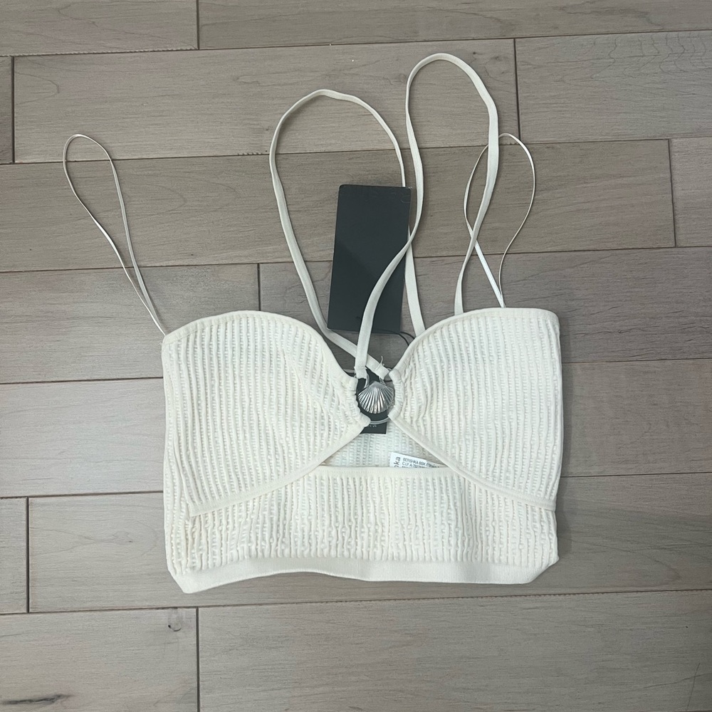 BRAND NEW NEVER WORN bershka crop top. Perfect for beach vacations!